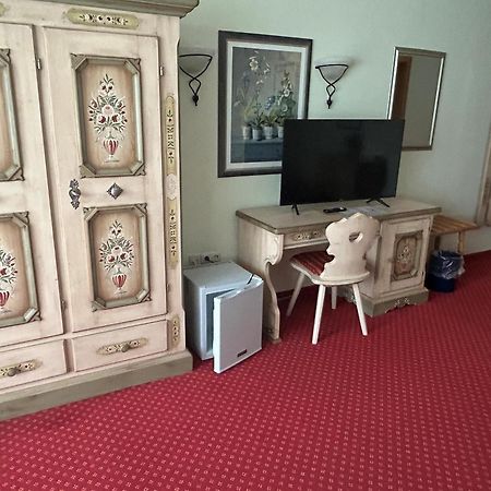 Hotel Garni Hubertushof บาดฟึสซิง ภายนอก รูปภาพ