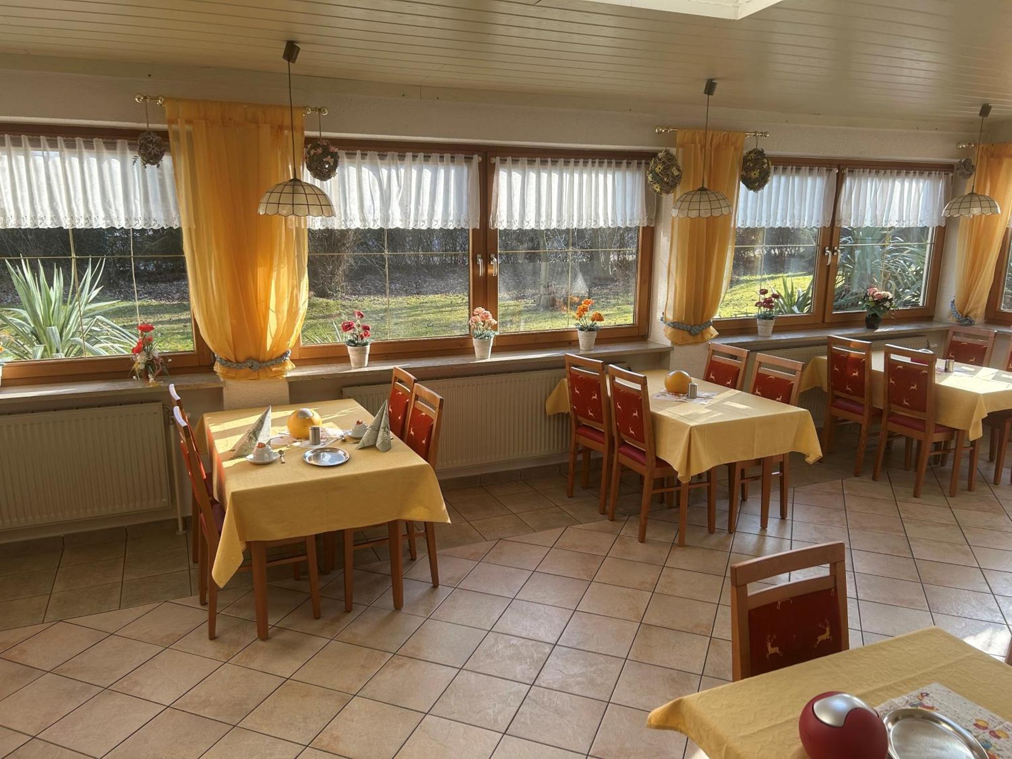 Hotel Garni Hubertushof บาดฟึสซิง ภายนอก รูปภาพ