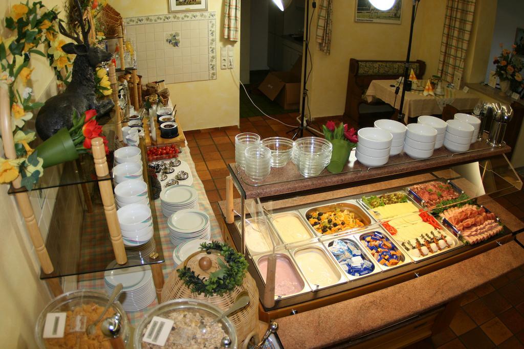 Hotel Garni Hubertushof บาดฟึสซิง ภายนอก รูปภาพ